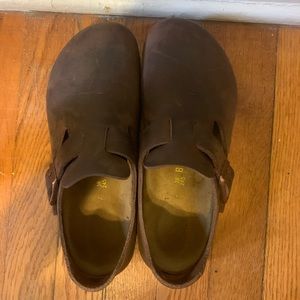 BARELY WORN*** Birkenstock London oiled clogs